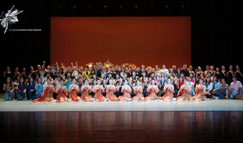 Veliki ansambl baletske škole Princeza Ksenija nastupao u Pekingu